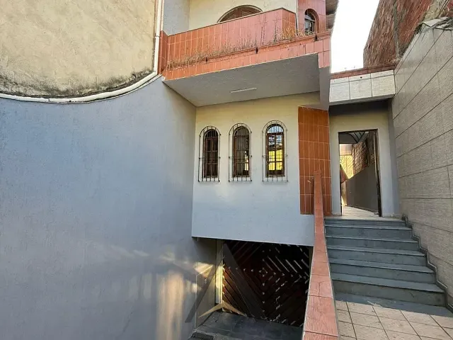 Sobrado com 263m² 4 quartos e 4 banheiros, à venda, no bairro Cidade Líder em São Paulo