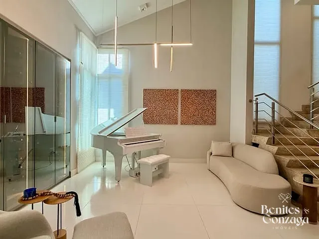 Sobrado 4 quartos e 6 banheiros, à venda, no bairro Zona 08 em Maringá