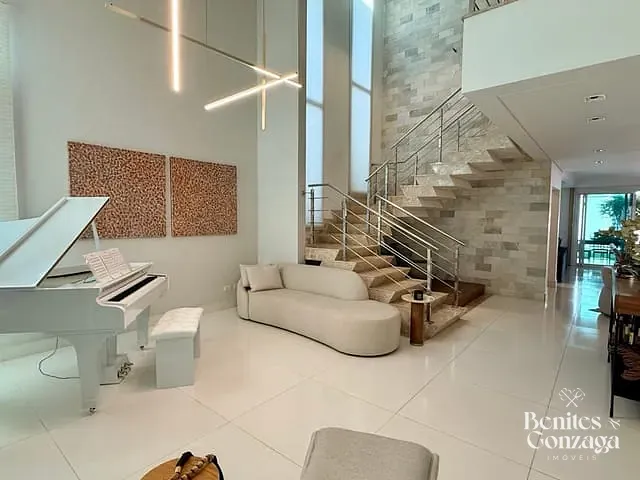 Sobrado 4 quartos e 6 banheiros, à venda, no bairro Zona 08 em Maringá