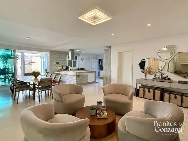 Sobrado 4 quartos e 6 banheiros, à venda, no bairro Zona 08 em Maringá