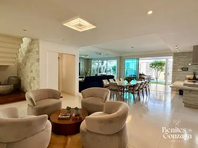 Sobrado 4 quartos e 6 banheiros, à venda, no bairro Zona 08 em Maringá