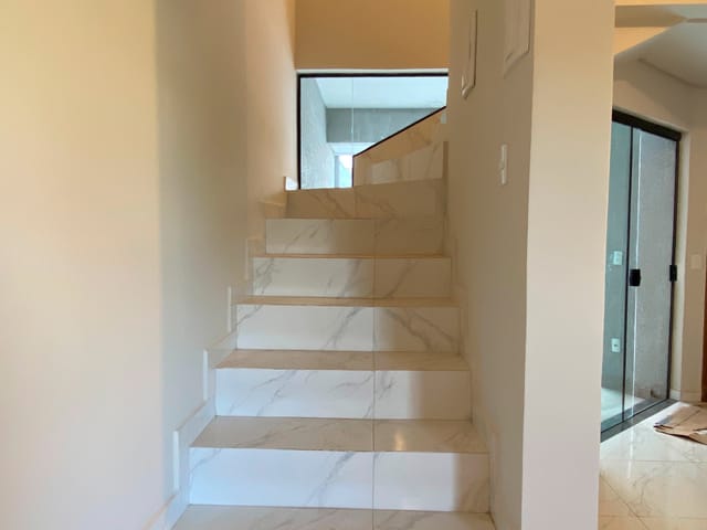 Sobrado com 127m² 3 quartos e 3 banheiros, à venda, no bairro Estrela em Ponta Grossa