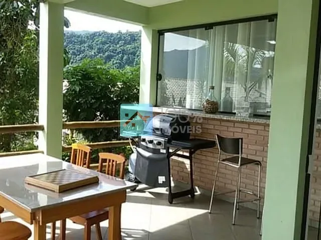 Sobrado com 300m² 3 quartos e 2 banheiros, à venda, no bairro Barra velha em Barra Velha
