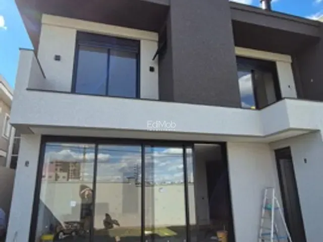 Sobrado com 250m² 3 quartos e 4 banheiros, à venda, no bairro FAG em Cascavel