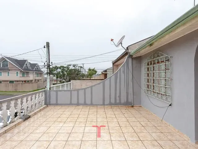 Sobrado com 114m² 3 quartos e 2 banheiros, à venda, no bairro Pinheirinho em Curitiba