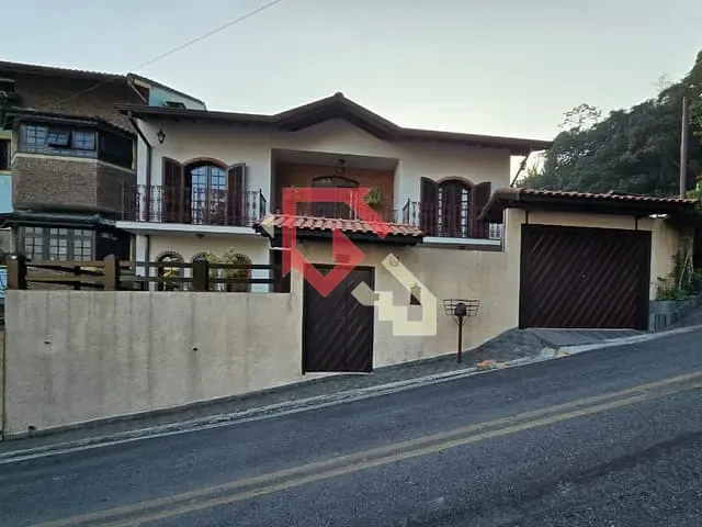 Sobrado com 270m² 4 quartos e 3 banheiros, à venda, no bairro Centro em Ribeirão Pires