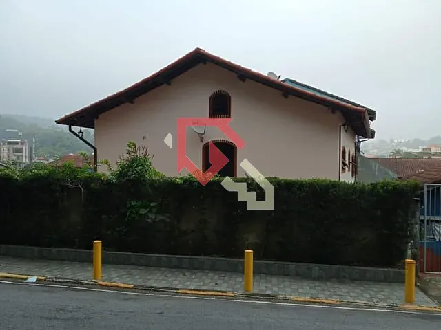 Sobrado com 270m² 4 quartos e 3 banheiros, à venda, no bairro Centro em Ribeirão Pires