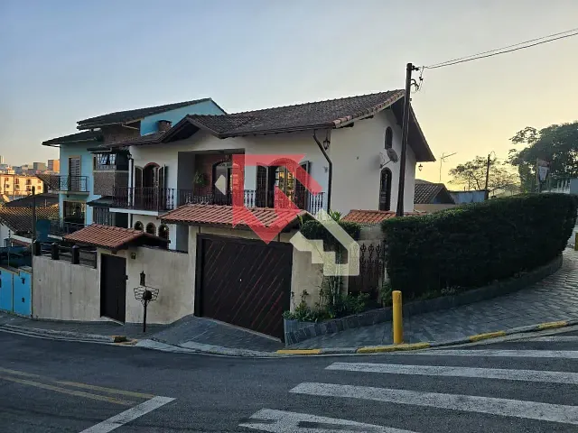 Sobrado com 270m² 4 quartos e 3 banheiros, à venda, no bairro Centro em Ribeirão Pires