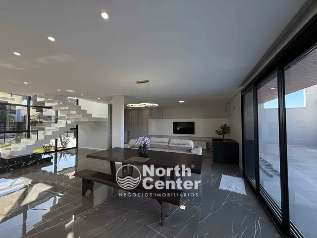 Sobrado com 576m² 6 quartos e 6 banheiros, à venda, no bairro Ubatuba  em São Francisco do Sul