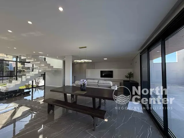 Sobrado com 576m² 6 quartos e 6 banheiros, à venda, no bairro Ubatuba  em São Francisco do Sul