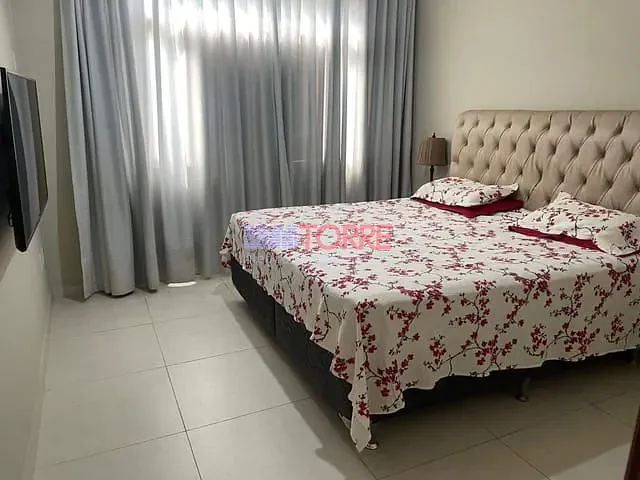 Sobrado com 360m² 5 quartos e 4 banheiros, à venda, no bairro Conquista em Ilhéus