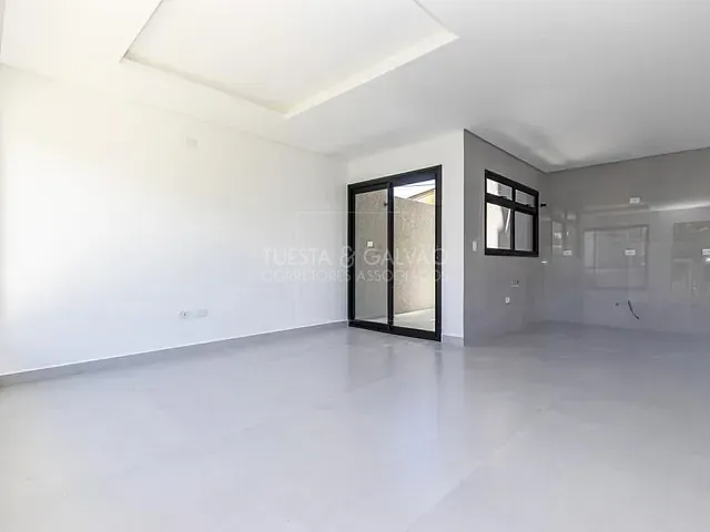 Sobrado com 127m² 3 quartos e 5 banheiros, à venda, no bairro Capão Raso em Curitiba