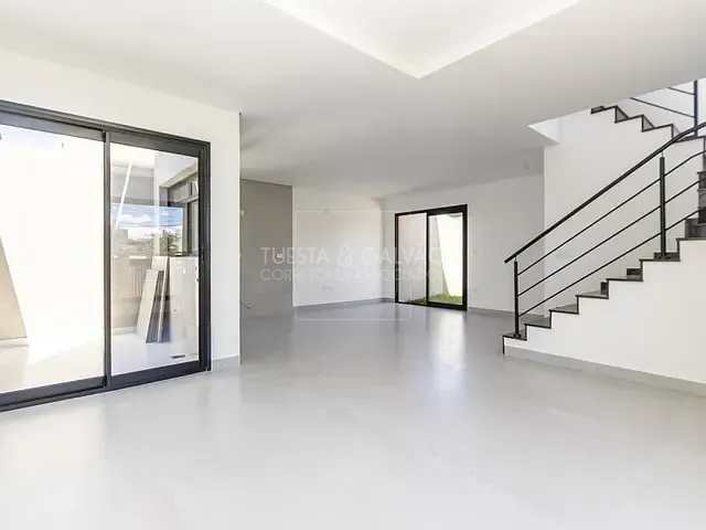 Sobrado com 127m² 3 quartos e 5 banheiros, à venda, no bairro Capão Raso em Curitiba