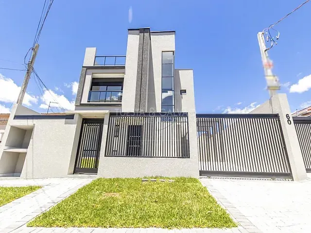 Sobrado com 127m² 3 quartos e 5 banheiros, à venda, no bairro Capão Raso em Curitiba