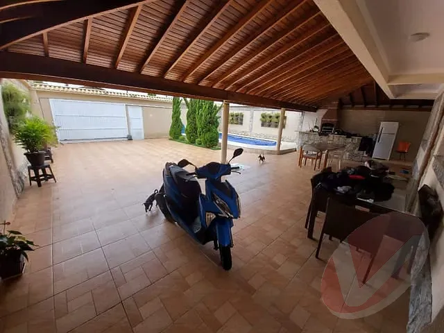 Sobrado com 240m² 5 quartos e 6 banheiros, à venda, no bairro Flórida em Praia Grande