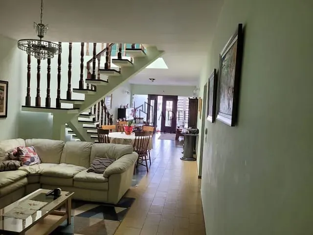 Sobrado com 400m² 4 quartos e 4 banheiros, à venda, no bairro Vila Oliveira em Mogi das Cruzes