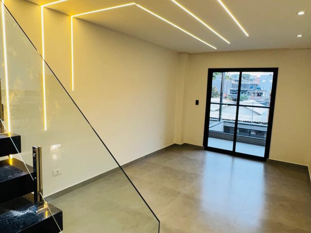 Sobrado com 205m² 3 quartos e 4 banheiros, à venda, no bairro Parque das Paineiras em São Paulo