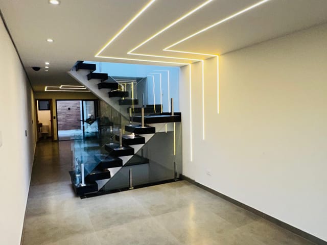 Sobrado com 205m² 3 quartos e 4 banheiros, à venda, no bairro Parque das Paineiras em São Paulo