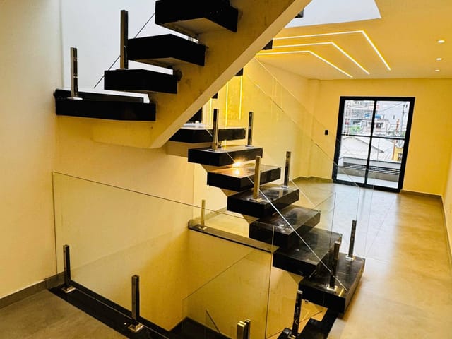 Sobrado com 205m² 3 quartos e 4 banheiros, à venda, no bairro Parque das Paineiras em São Paulo