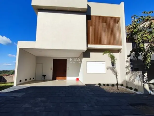 Sobrado com 200m² 3 quartos e 4 banheiros, à venda, no bairro FAG em Cascavel