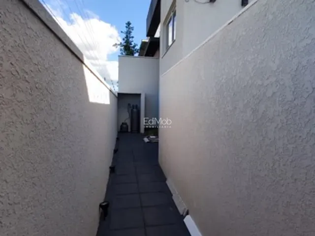 Sobrado com 200m² 3 quartos e 4 banheiros, à venda, no bairro FAG em Cascavel