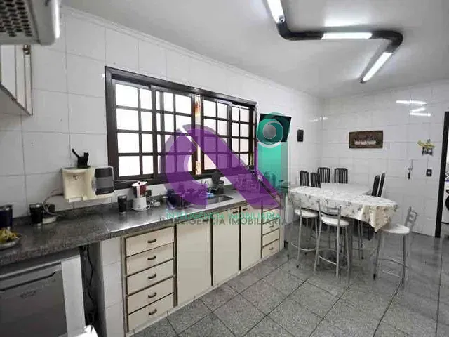 Sobrado com 276m² 3 quartos e 5 banheiros, para alugar, no bairro Jardim das Flores em Osasco
