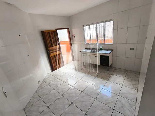 Sobrado com 60m² 2 quartos e 1 banheiro, para alugar, no bairro Vila Sacadura Cabral em Santo André