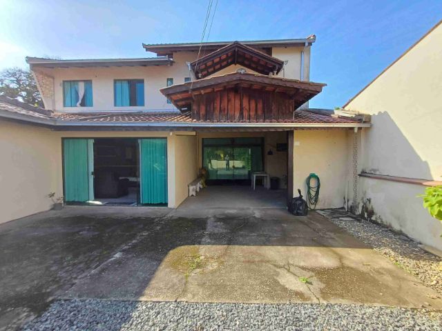 Foto do Sobrado - Oportunidade Única: Sobrado Amplo e Desocupado no Centro de Balneário Barra do Sul! | North Center