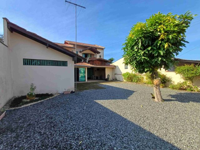 Foto do Sobrado - Oportunidade Única: Sobrado Amplo e Desocupado no Centro de Balneário Barra do Sul! | North Center