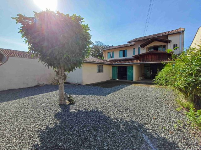 Foto do Sobrado - Oportunidade Única: Sobrado Amplo e Desocupado no Centro de Balneário Barra do Sul! | North Center