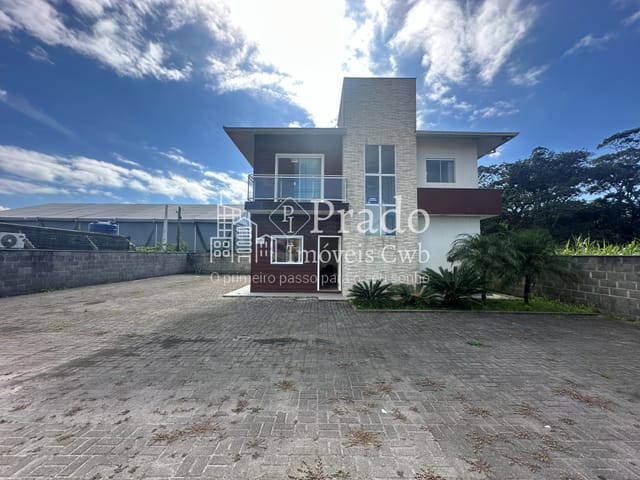 Sobrado com 419m², à venda, no bairro Balneário de Santa Terezinha em Itapoá