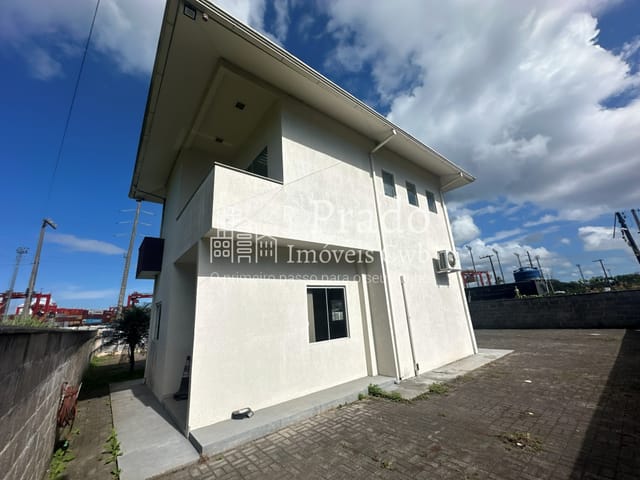 Sobrado com 419m², à venda, no bairro Balneário de Santa Terezinha em Itapoá