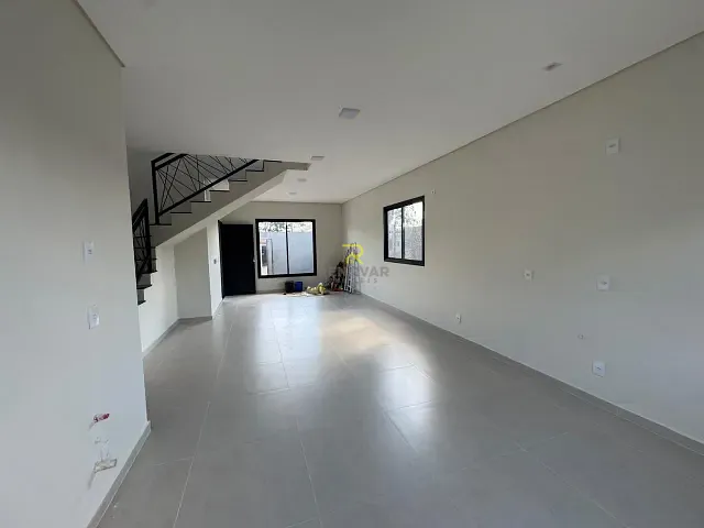 Sobrado com 160m² 3 quartos e 3 banheiros, à venda, no bairro Boqueirão em Guarapuava