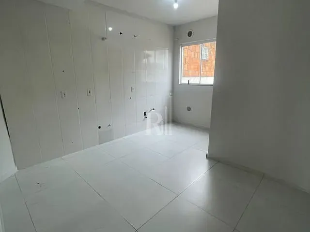Sobrado 2 quartos e 2 banheiros, à venda ou para alugar, no bairro Areias em Tijucas