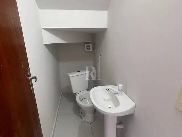 Sobrado 2 quartos e 2 banheiros, à venda ou para alugar, no bairro Areias em Tijucas