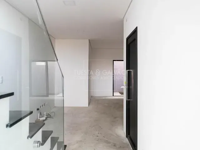 Sobrado com 122m² 3 quartos e 2 banheiros, à venda, no bairro Xaxim em Curitiba