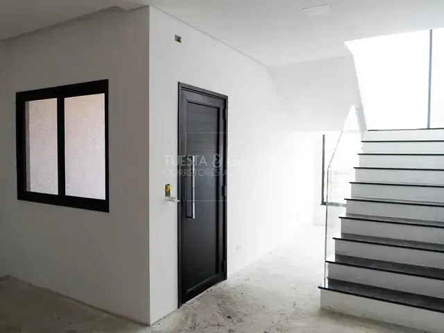 Sobrado com 122m² 3 quartos e 2 banheiros, à venda, no bairro Xaxim em Curitiba