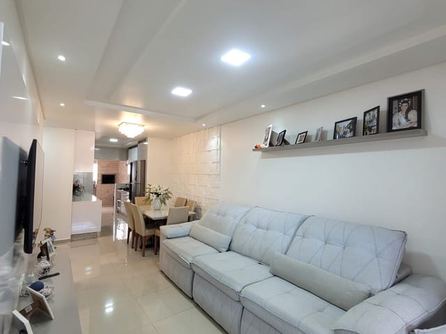 Sobrado com 128m² 2 quartos e 2 banheiros, à venda, no bairro Uvaranas em Ponta Grossa