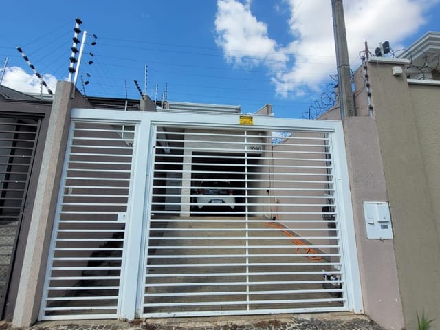 Sobrado com 128m² 2 quartos e 2 banheiros, à venda, no bairro Uvaranas em Ponta Grossa