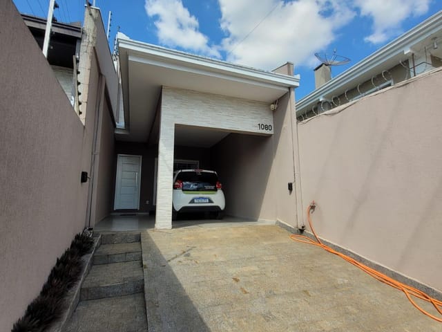Sobrado com 128m² 2 quartos e 2 banheiros, à venda, no bairro Uvaranas em Ponta Grossa