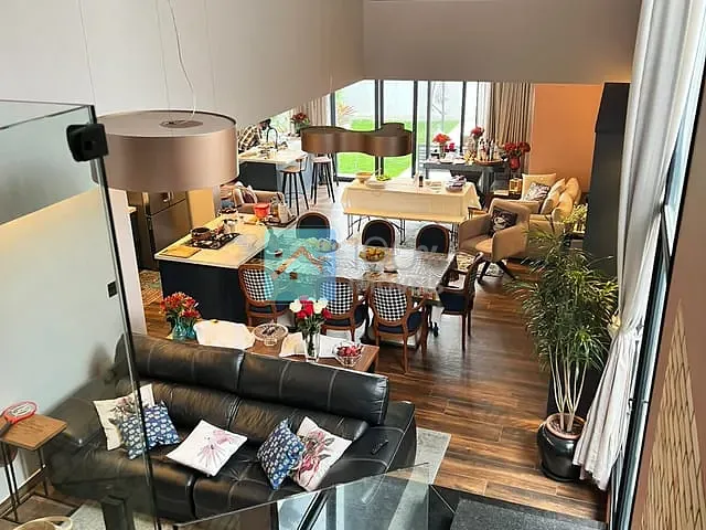Sobrado com 335m² 4 quartos e 4 banheiros, à venda, no bairro Urbanova em São José dos Campos