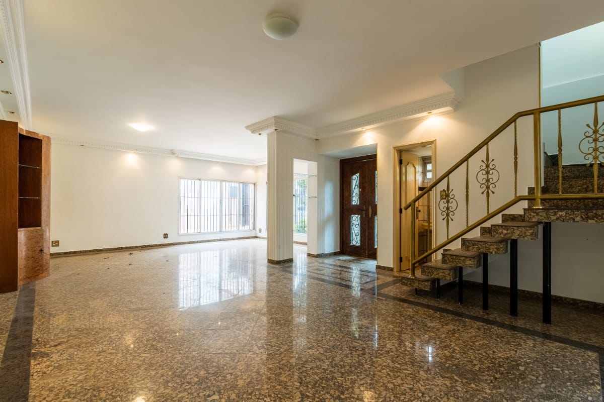 Sobrado para venda em Moema com 3 quartos, sendo 3 suítes, 261m²