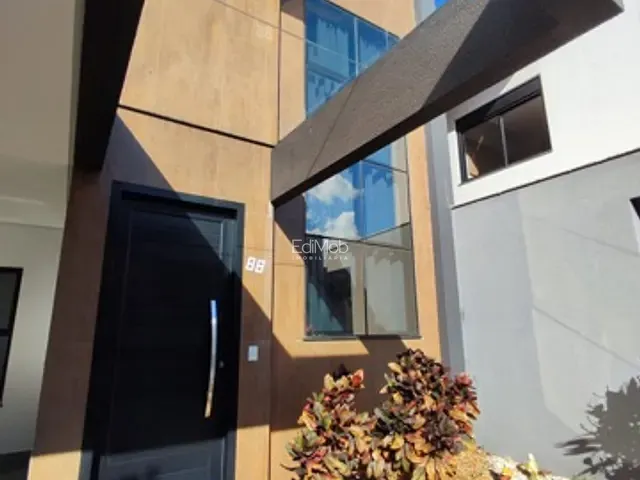 Sobrado com 200m² 3 quartos e 4 banheiros, à venda, no bairro FAG em Cascavel
