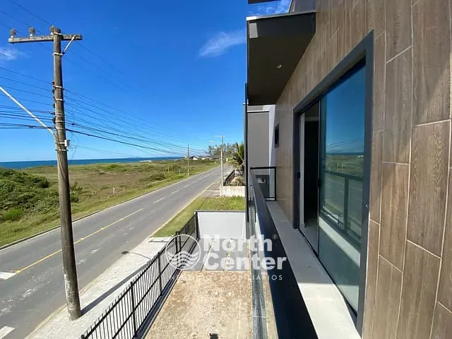 Sobrado com 141m² 3 quartos e 3 banheiros, à venda, no bairro Salinas em Balneário Barra do Sul