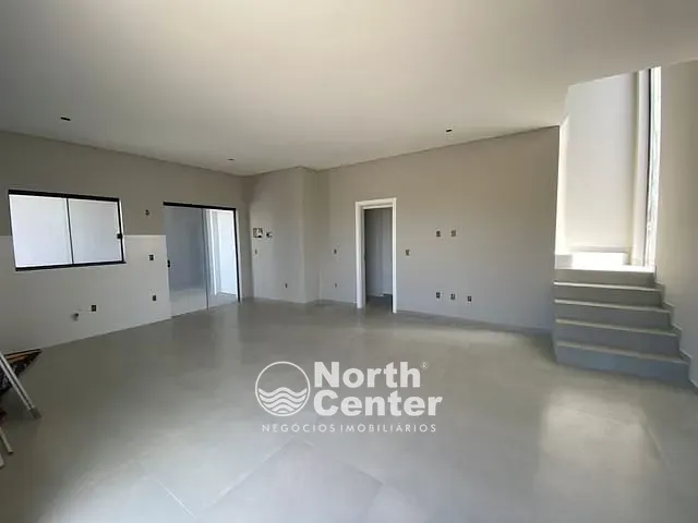 Sobrado com 141m² 3 quartos e 3 banheiros, à venda, no bairro Salinas em Balneário Barra do Sul