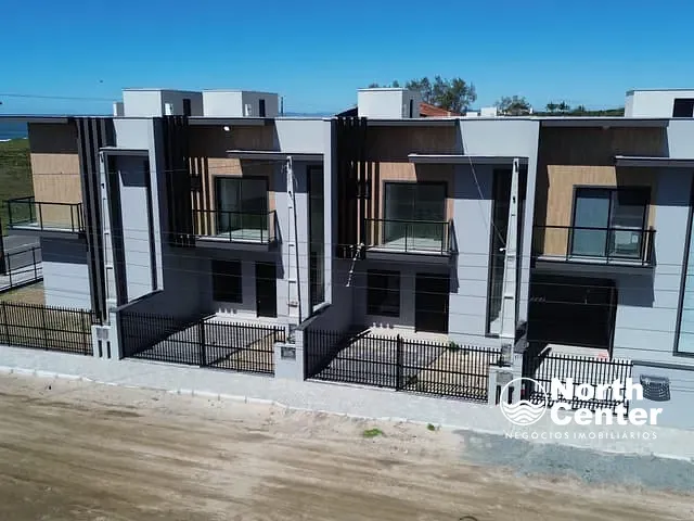 Sobrado com 141m² 3 quartos e 3 banheiros, à venda, no bairro Salinas em Balneário Barra do Sul