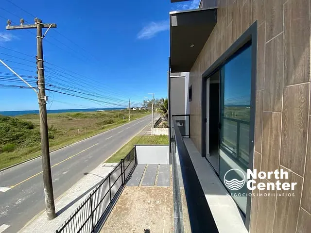 Sobrado com 141m² 3 quartos e 3 banheiros, à venda, no bairro Salinas em Balneário Barra do Sul
