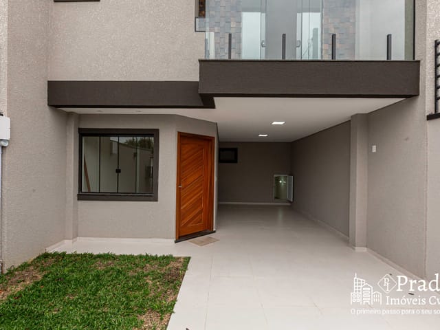 Sobrado 3 quartos e 2 banheiros, à venda, no bairro Cajuru em Curitiba