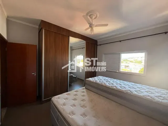Sobrado com 90m² 2 quartos e 2 banheiros, para alugar, no bairro Centro em Andradas