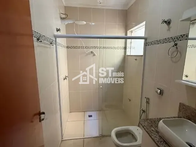 Sobrado com 90m² 2 quartos e 2 banheiros, para alugar, no bairro Centro em Andradas